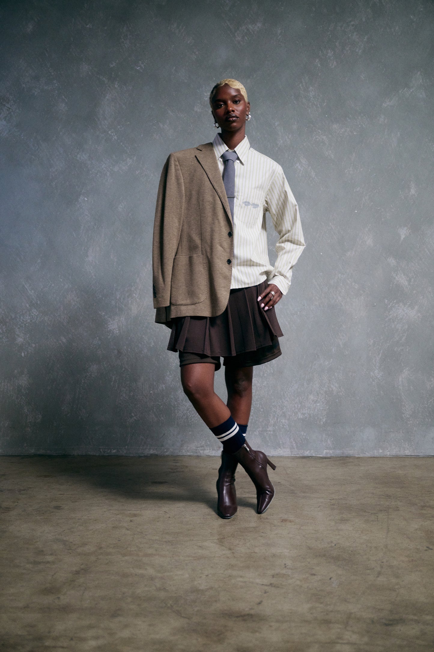 OVRLNDR PLEATED PANEL MID MESH SHORT - Chocolate