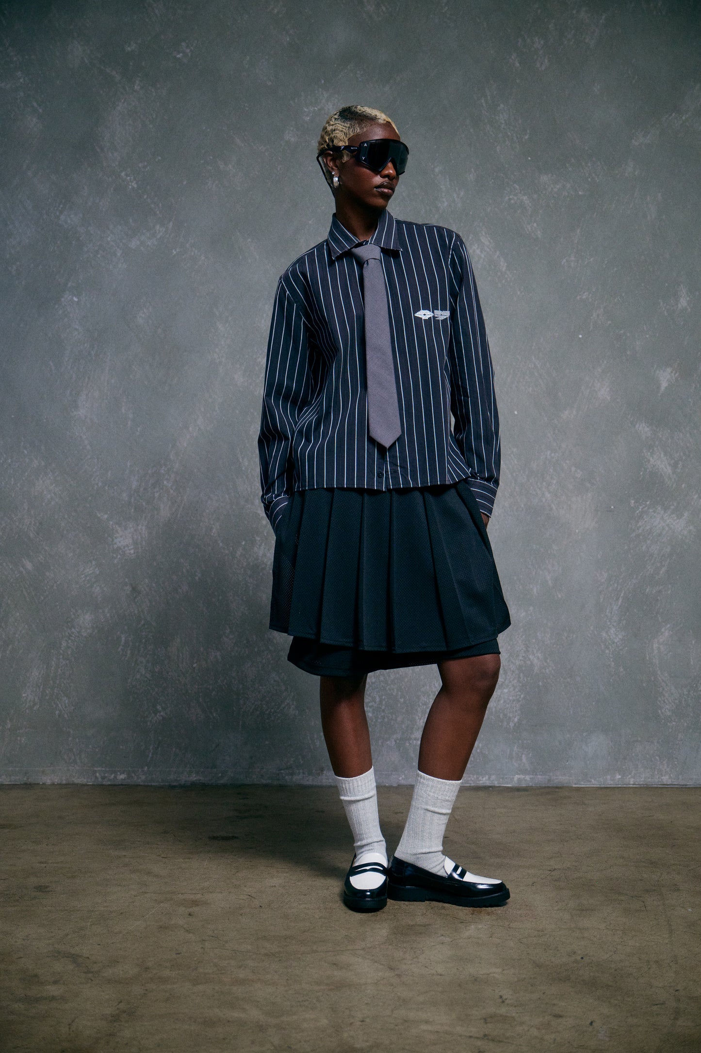 OVRLNDR PLEATED PANEL LONG MESH SHORT - Black